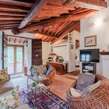 Family Close To Beaches And Lucca Holiday home *