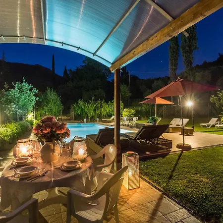 Family Close To Beaches And Lucca Holiday home *