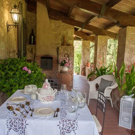 Family Close To Beaches And Lucca Holiday home *
