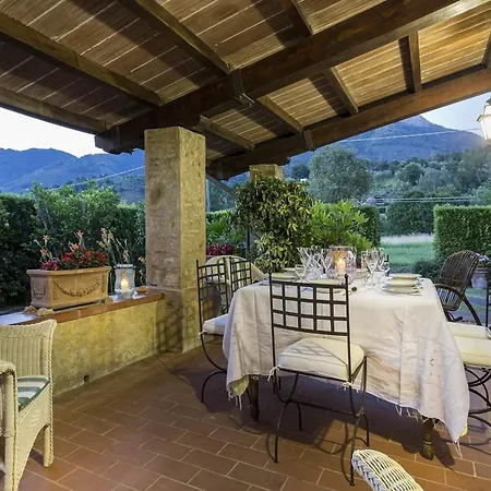 Family Close To Beaches And Lucca Holiday home *